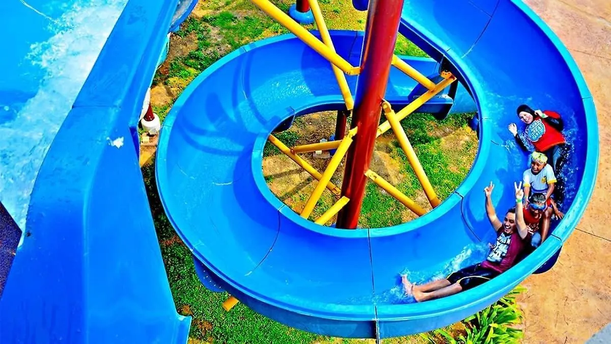Apartment Fun Splash Water Park Resort Melaka - Free Ticket Unlimited Entry Malaysia
